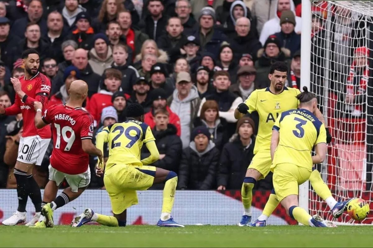 Manchester United sepak pojok saat vs Tottenham