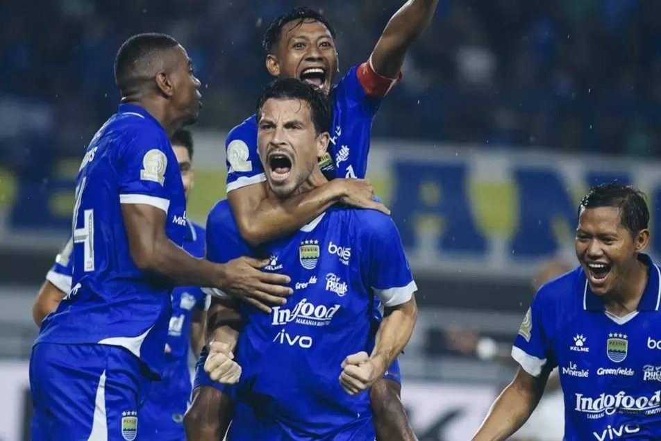 Selebrasi Thom Haye saat cetak gol untuk Persib Bandung di laga melawan Malut United.(Dok. Persib Bandung)