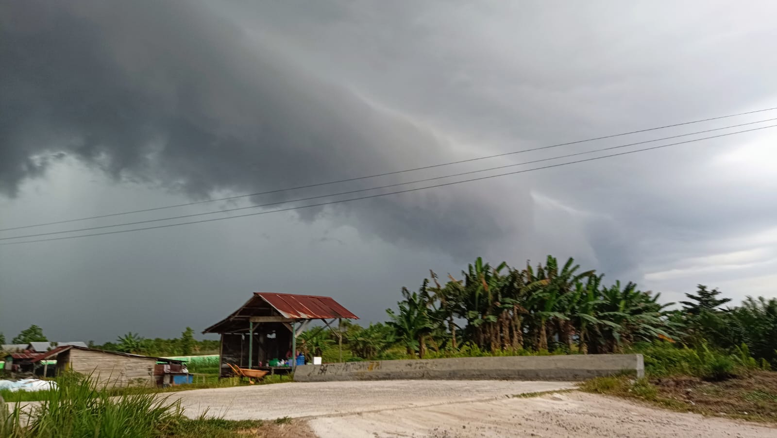 Mendung di Kabupaten Kotawaringin Timur. (Dok.Oes/Radar Sampit)