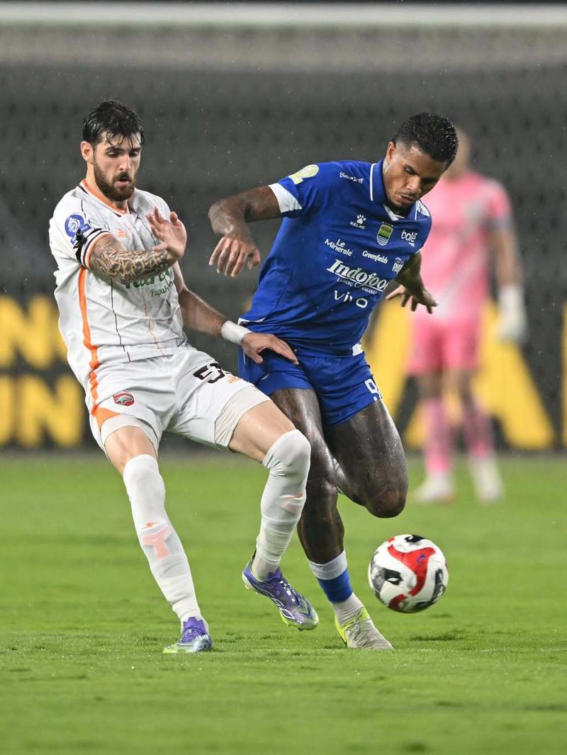 Salah satu laga antara Borneo FC dan Persib Bandung