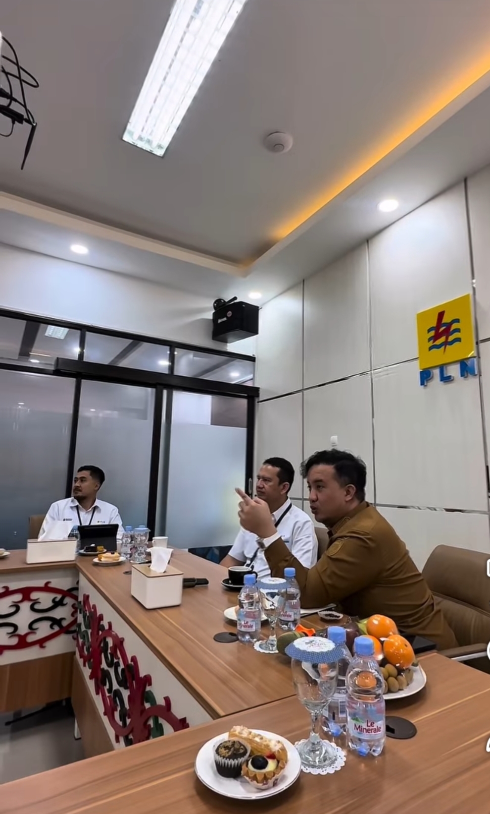 Bupati Lamandau melakukan pertemuan dengan PLN belum lama ini.