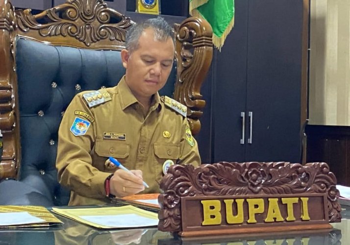 Bupati Gunung Mas  Jaya Samaya Monong  