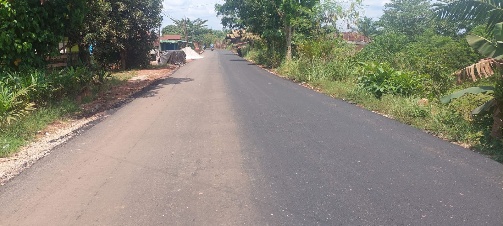 Kondisi Jalan Lesa di Kecamatan Parenggean usai diperbaiki.  (Ist)
