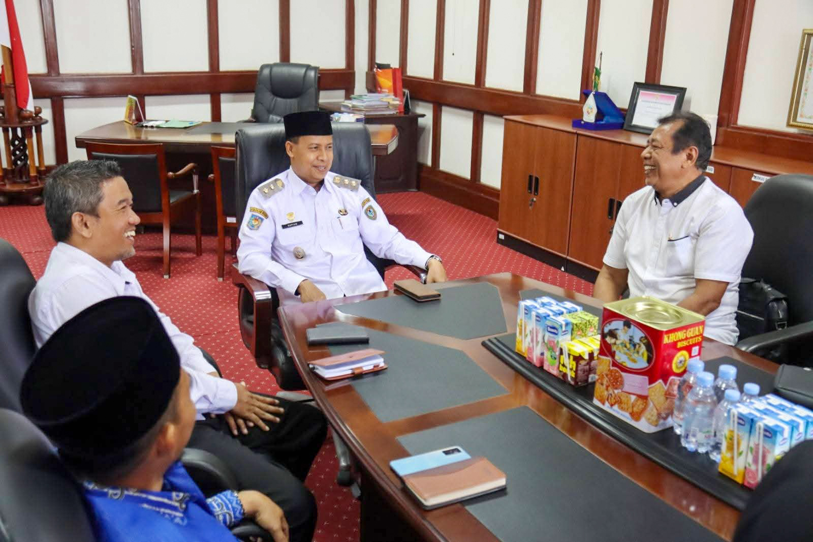 Wakil Bupati Seruyan menerima audiensi pengurus MES yang siap bersinergi dengan pemkab dalam penguatan UMKM berbasis jaminan halal, Kamis (12/2).