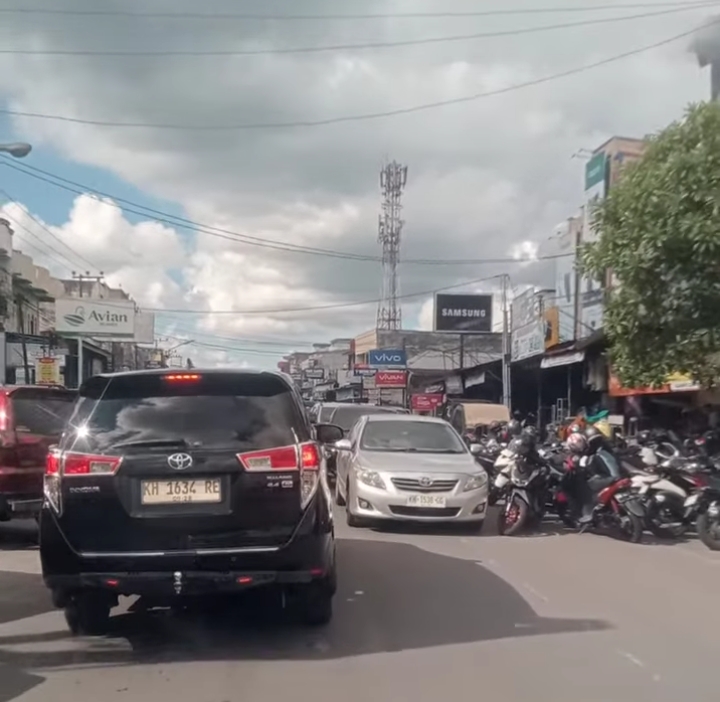 Kemacetan di ruas Jalan Pangeran Antasari depan warung makan Semangat 47 menjadi pemandangan sehari-hari.