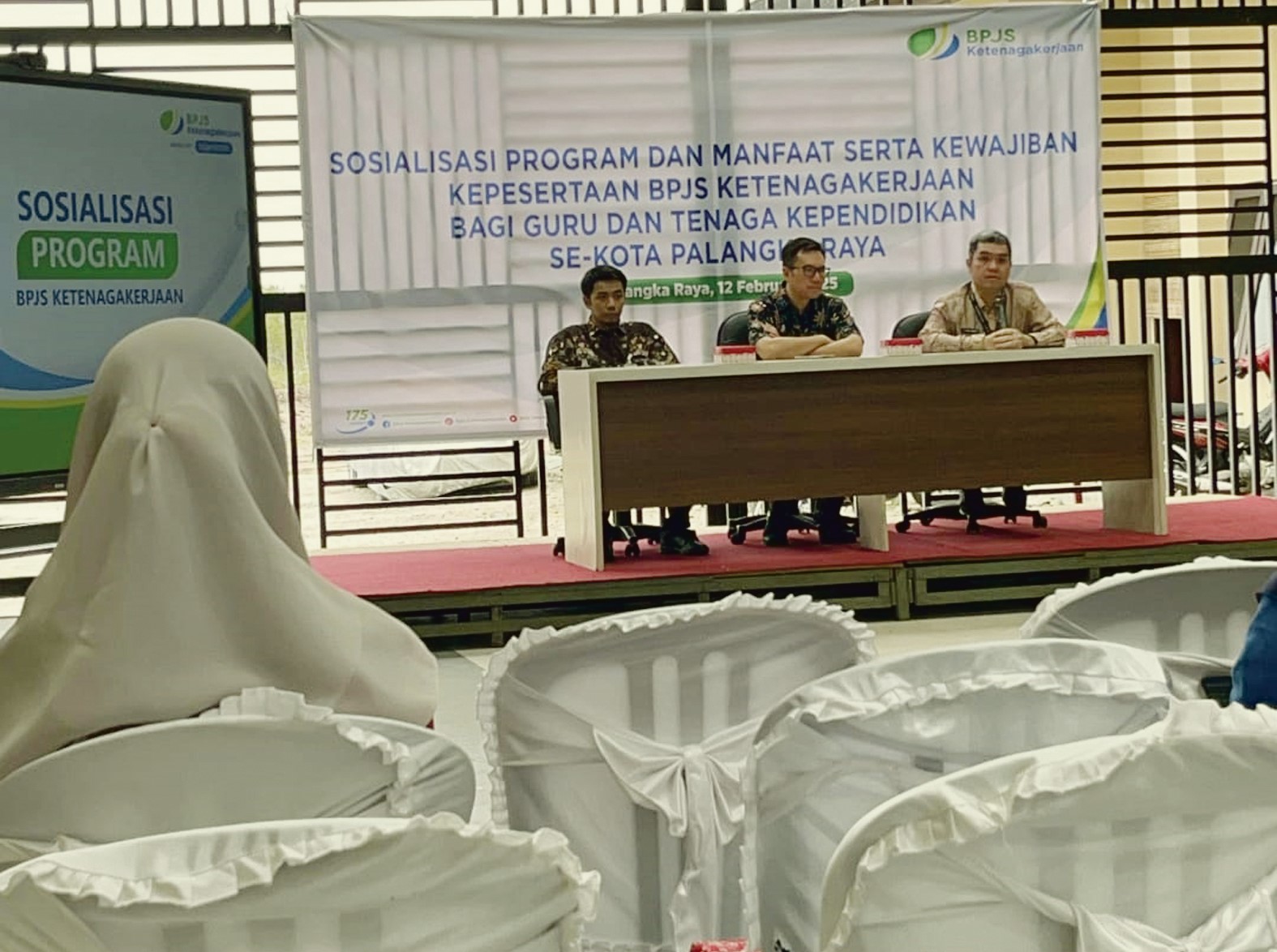 KEGIATAN : Sekretaris Dinas Pendidikan Kota Palangka Raya, Aprae Vico Ranan, S.H., M.H hadir saat keigatan sosialisasi. FOTO: IST/RADAR SAMPIT