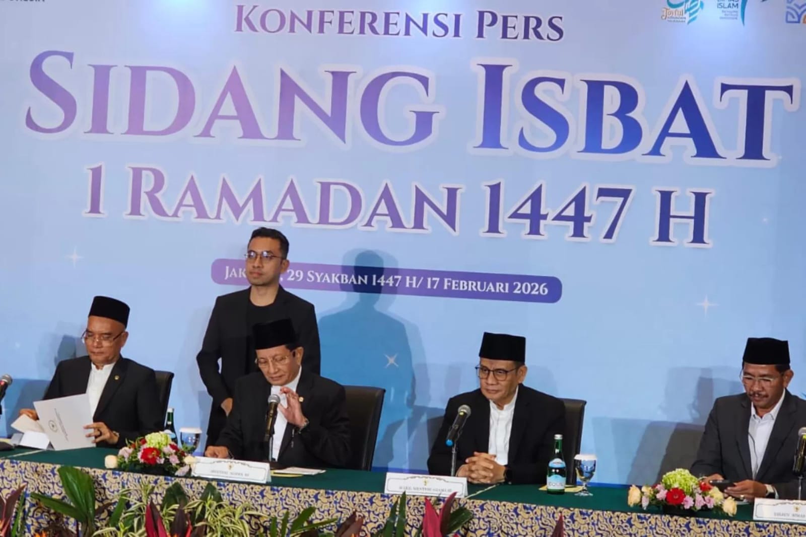 Menteri Agama Nasaruddin Umar mengumumkan hasil Sidang Isbat penetapan awal Ramadhan 1447 Hijriah/2026 Masehi di Hotel Borobudur, Jakarta, Selasa (17/2/2026). (Muhamad Ridwan/JawaPos.com)