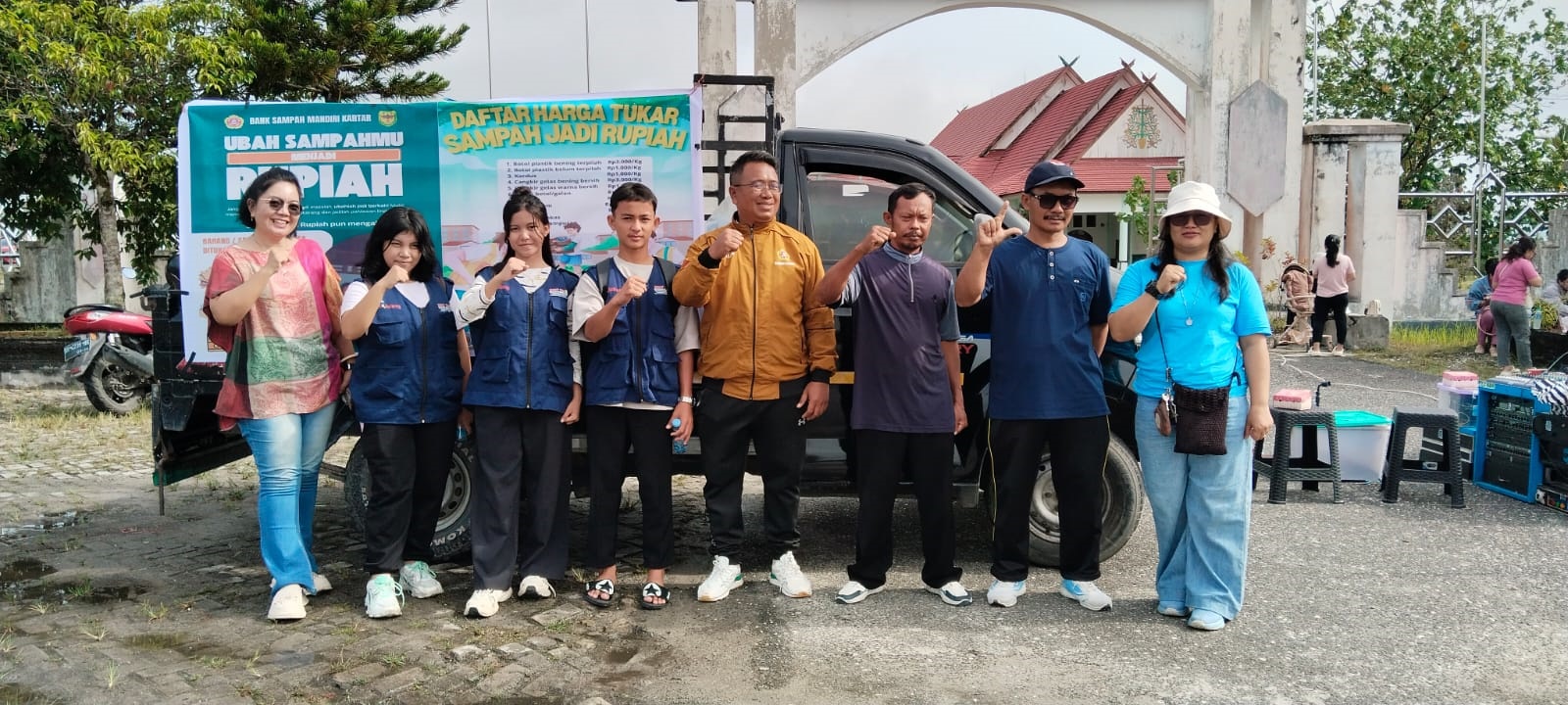 Lokasi stan yang disiapkan untuk menukar sampah menjadi rupiah di Jalan Diponegoro, Kota Kuala Kurun, Minggu (15/2).