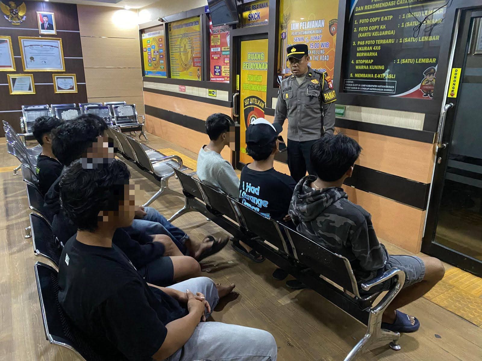 Tujuh remaja diamankan oleh Pamapta III SPKT Polres Kobar, lantaran terlibat perkelahian di simpang lampu merah Bank Kalteng.