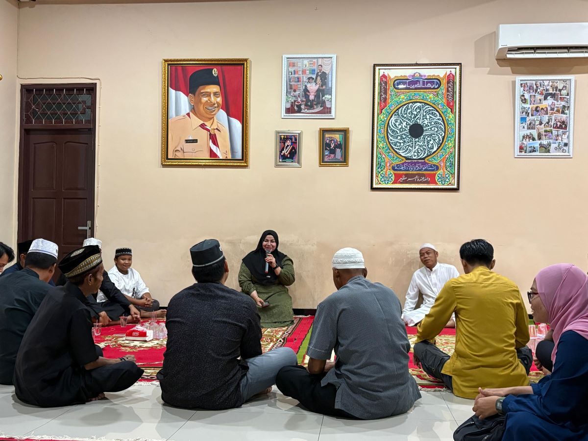 SILATURAHMI: Wabup Kotim Irawati bersilaturahmi dengan sejumlah awak media dan Prokopim Pemkab Kotim di rumah jabatan, Jalan A Yani Sampit, Selasa (17/2/2026).