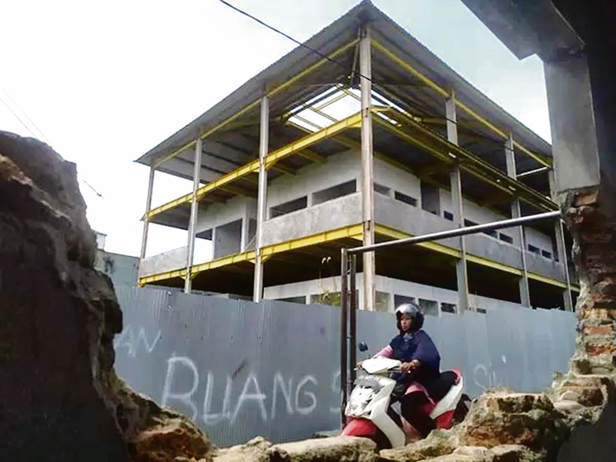 TERUS BERPOLEMIK: Pembangunan Pasar Mangkikit mangkrak.