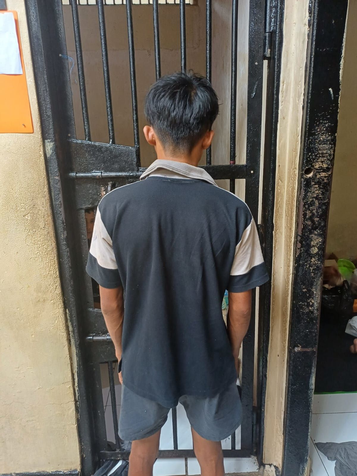 TANGKAP MALING : Satu pencuri sawit di Desa Sebabi, Kecamatan Telawang, Kabupaten Kotim, dibekuk aparat, baru-baru tadi.
