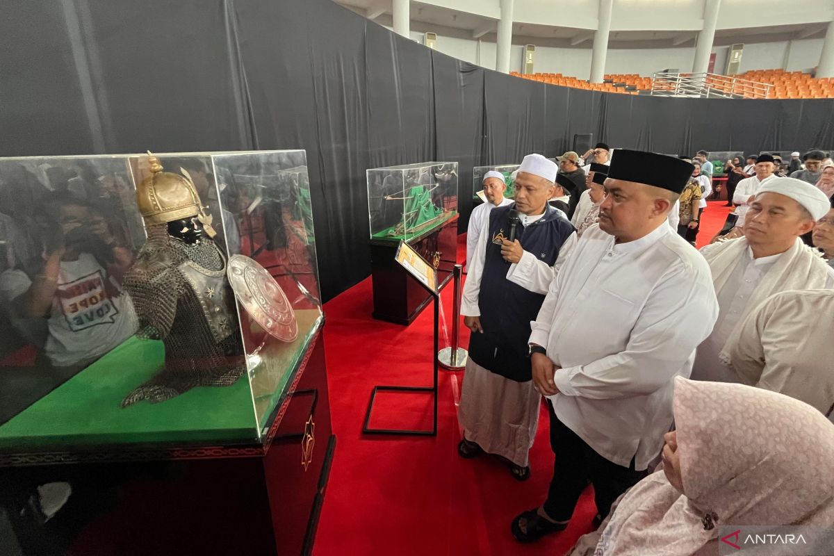 Sejmlah benda peninggalan dari zaman Nabi Muhammad SAW yang dipamerkan di Bogor, selama Ramadan 1447 Hijriah/2026 Masehi.