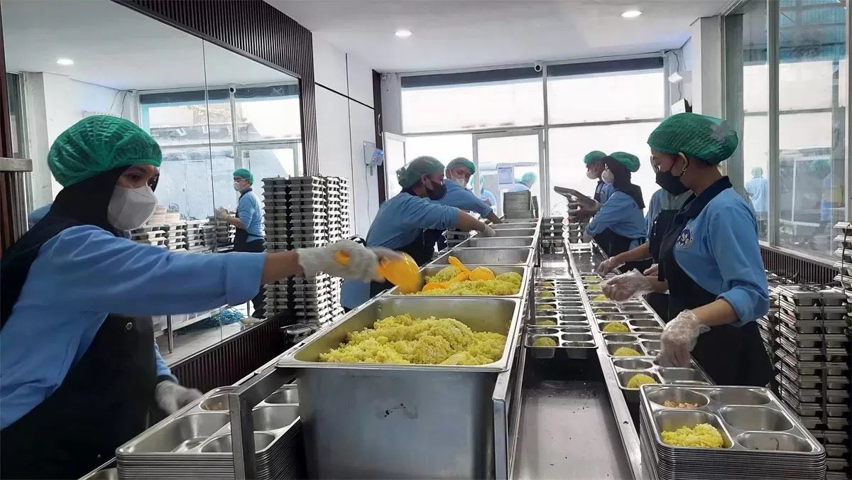 Kegiatan pemorsian MBG di SPPG