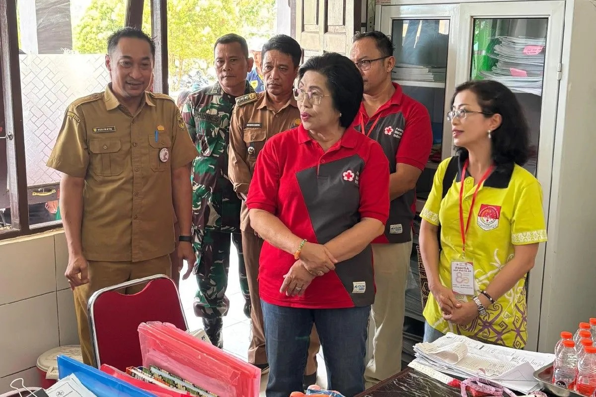 Sejumlah pihak terkait ketika meninjau layanan pemeriksaan USG 2D oleh dokter spesialis kandungan, di Kelurahan Tewah, Kecamatan Tewah