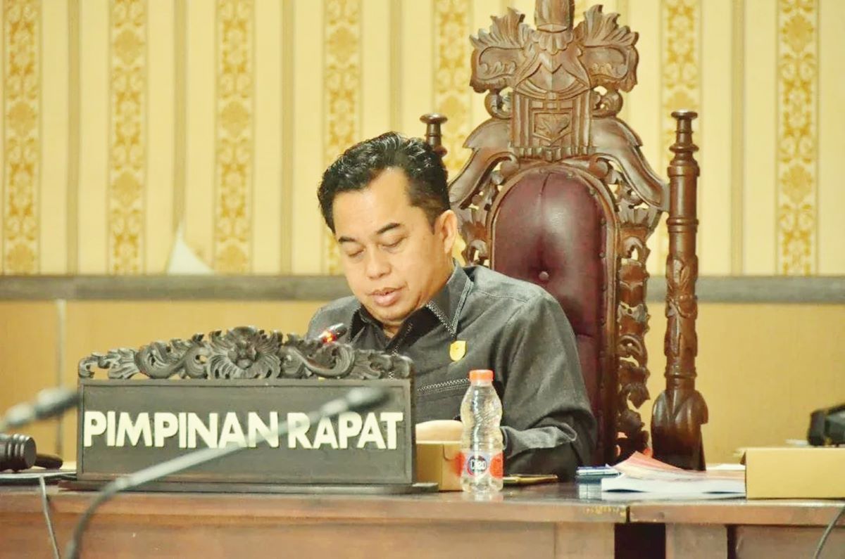 RAPAT DEWAN: Ketua DPRD Kotawaringin Timur (Kotim) Rimbun saat memimpin rapat, beberapa waktu lalu. 