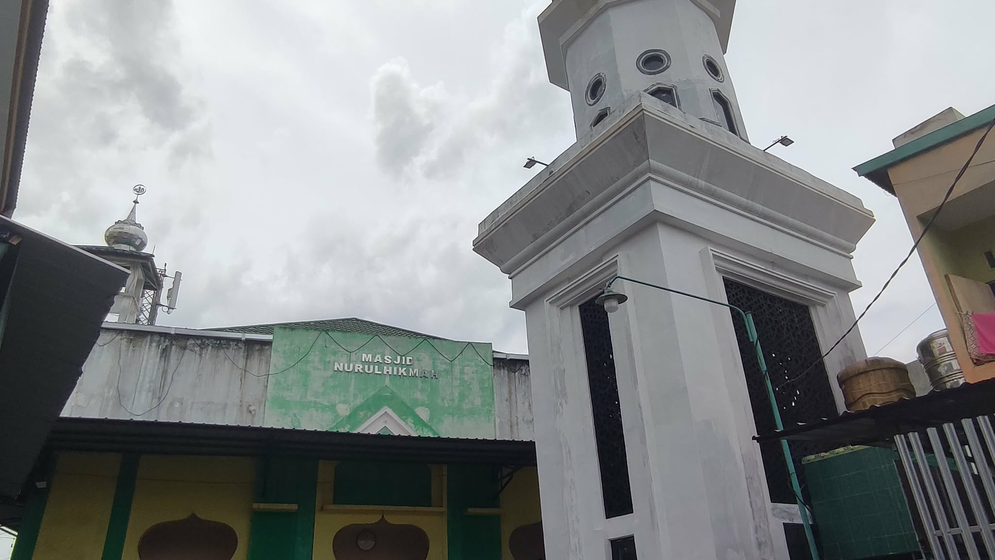 Tampak depan bagian atas Masjid Nurul Hikmah, Palangka Raya