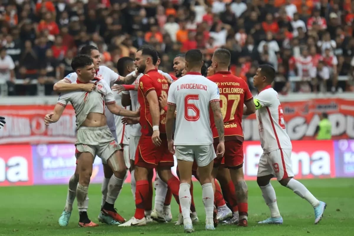 RIVAL: Pertemuan Persija Jakarta dan Persib Bandung, yang selalu berjalan panas dan rawan konflik suporter