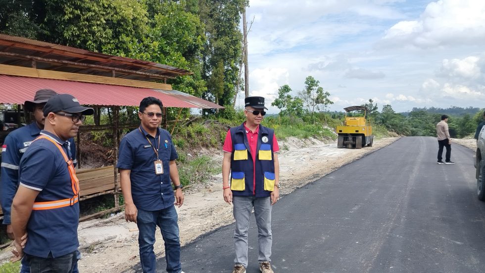 Suasana peninjauan ruas jalan dari Desa Tumbang Jutuh menuju Desa Parempei, Kecamatan Rungan, hingga ke Desa Bereng Jun Kecamatan Manuhing.