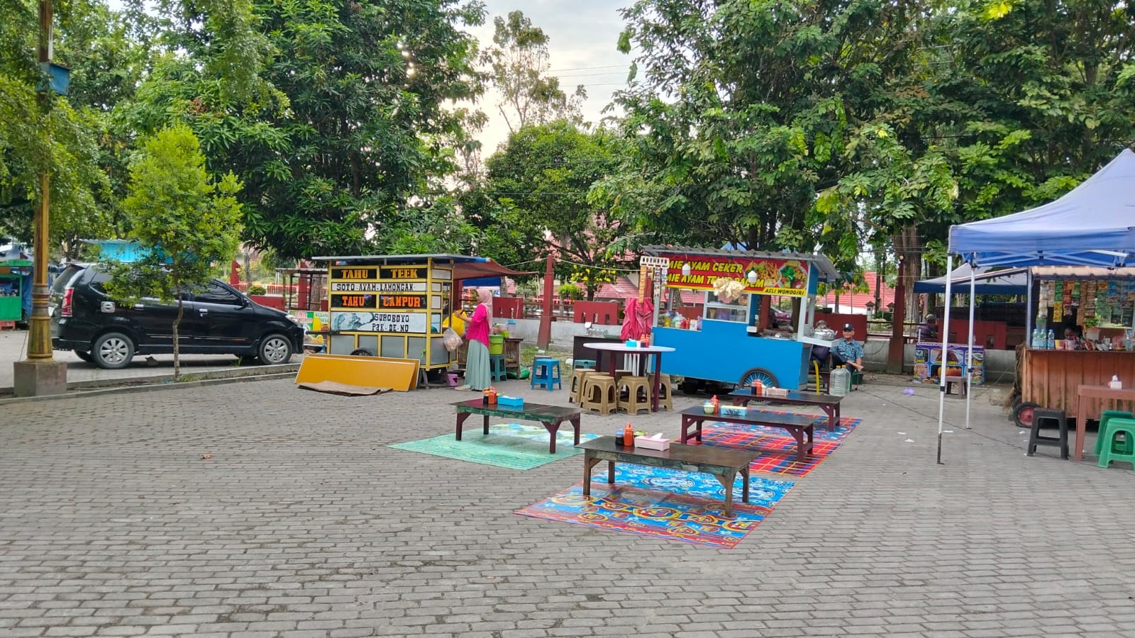 Suasana UMKM di kawasan Pangkalan Bun Park, Kecamatan Arut Selatan, Kabupaten Kotawaringin Barat, belum lama ini.   