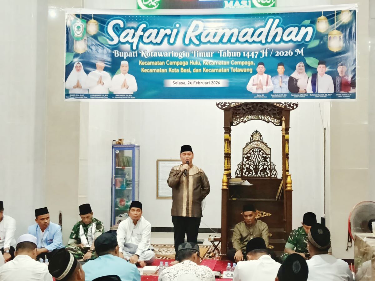 SAMBUTAN: Bupati Kotim Halikinnor menyampaikan sambutan dalam kegiatan Safari Ramadan di Kecamatan Cempaga Hulu, Selasa (24/2/2026). 