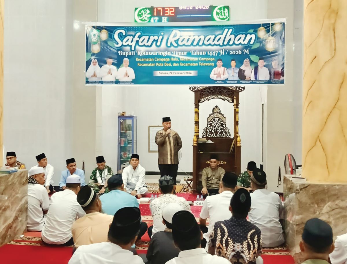 SAFARI RAMADAN: Bupati Kotim Halikinnor saat menghadiri kegiatan Safari Ramadan di Kecamatan Cempaga Hulu, baru-baru tadi. 