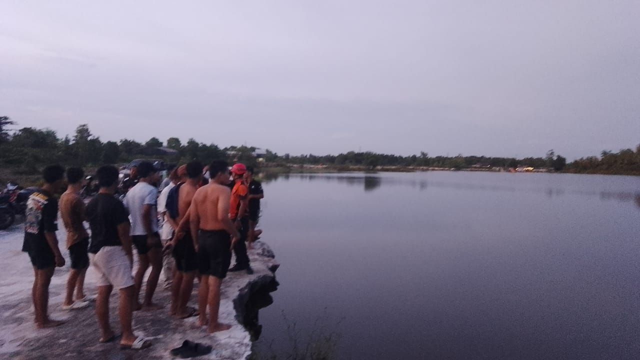 Suasana Danau eks galian C di Jalan Bina Karya Kelurahan Pasir Putih Kecamatan MB Ketapang Sampit, ketika ada 1 orang tenggelam, Kamis (26/2) petang.