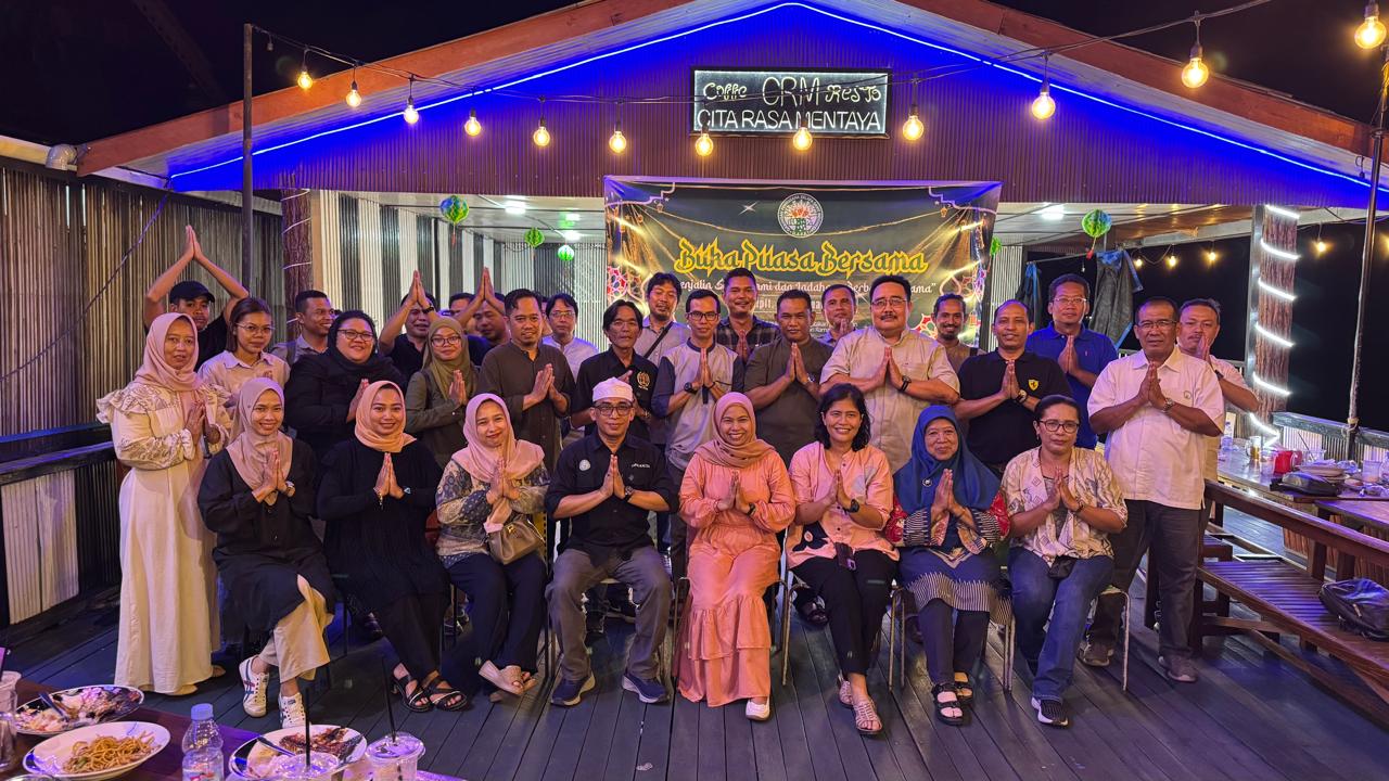 Gabungan Pengusaha Kelapa Sawit Indonesia (Gapki) Kalimantan Tengah bersama Persatuan Wartawan Indonesia (PWI) Kotawaringin Timur menggelar buka puasa bersama, Kamis (27/2).