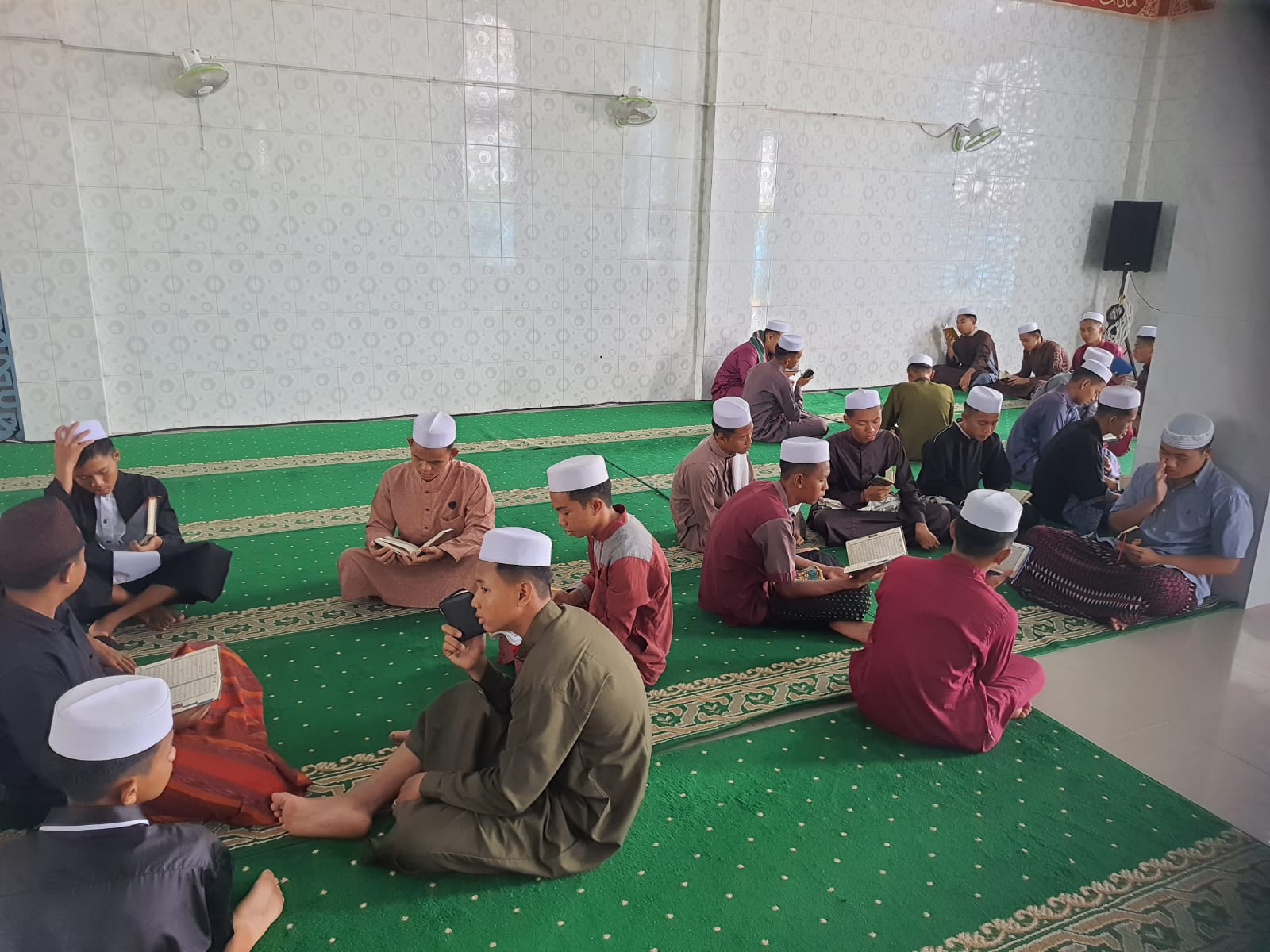  SUASANA PESANTREN : Suasana Pondok Pesantren Al Marhamah saat Ramadan di Jalan Ir Soekarno KM 8, Senin (23/2).&nbsp;HENY/RADARSAMPIT