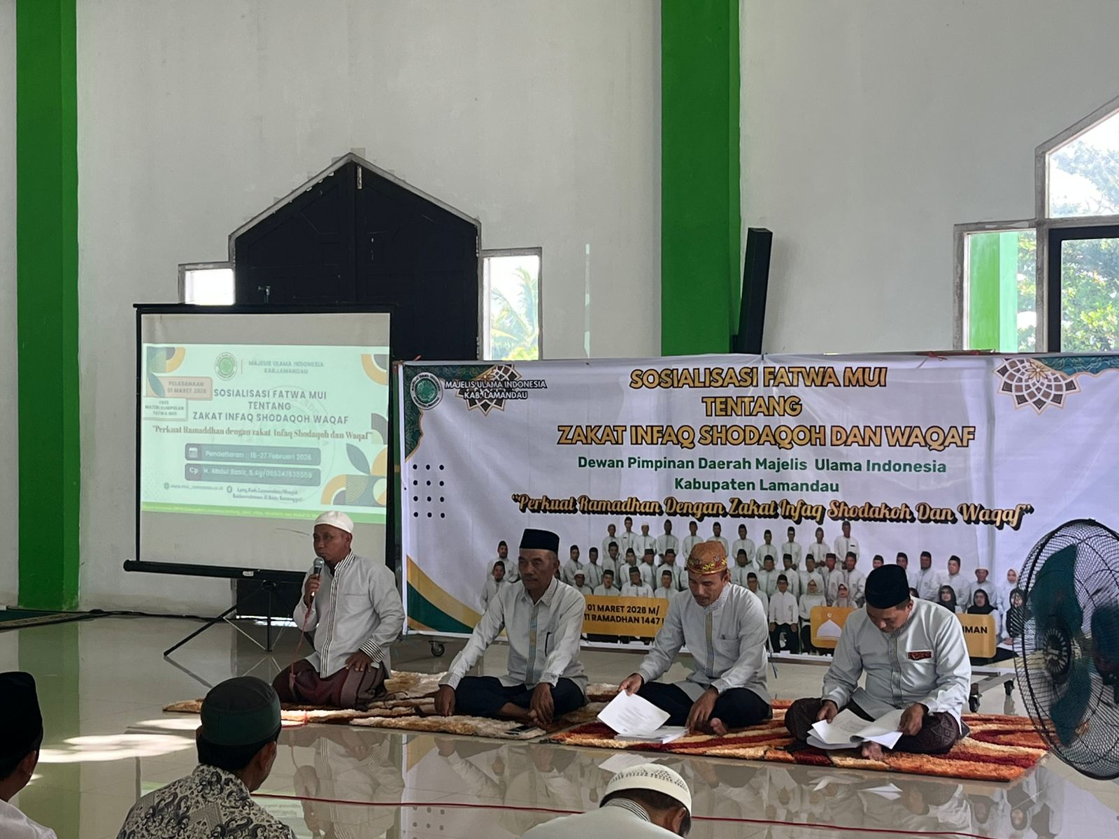 Dewan Pimpinan Majelis Ulama Indonesia (MUI) Kabupaten Lamandau menggelar sosialisasi fatwa tentang zakat, infak, sedekah, dan wakaf di Masjid Baiturrahman, Nanga Bulik, Mingg