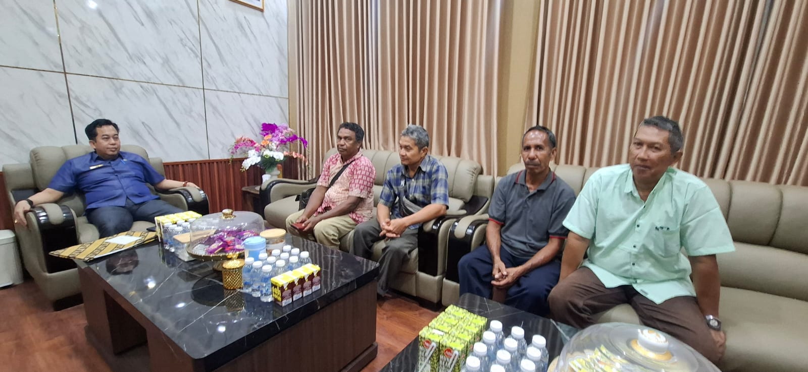 Pengurus koperasi saat bertemu Ketua DPRD Kotim, Rimbun