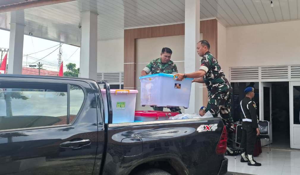 Sejumlah barang bukti saat diangkut petugas penyidik Kejati Kalteng dari kantor KPU Kotim, (12/1/2026) lalu.