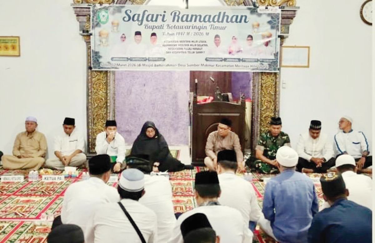 SAFARI RAMADAN: Safari Ramadan ketiga yang dipusatkan di Masjid Baiturrahman, Desa Sumber Makmur, Kecamatan Mentaya Hilir Utara yang dihadiri Wabup Kotim Irawati, Senin (2/3/2026). 