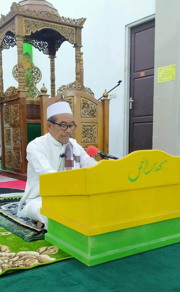 Ketua MUI Lamandau, KH Nur Afif saat mengisi kuliah subuh di Masjid Baiturrahman Nanga Bulik