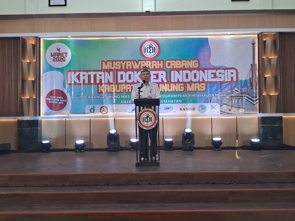 Bupati Gumas Jaya S Monong menyampaikan sambutan saat Muscab IDI di Kuala Kurun, Rabu (4/3).