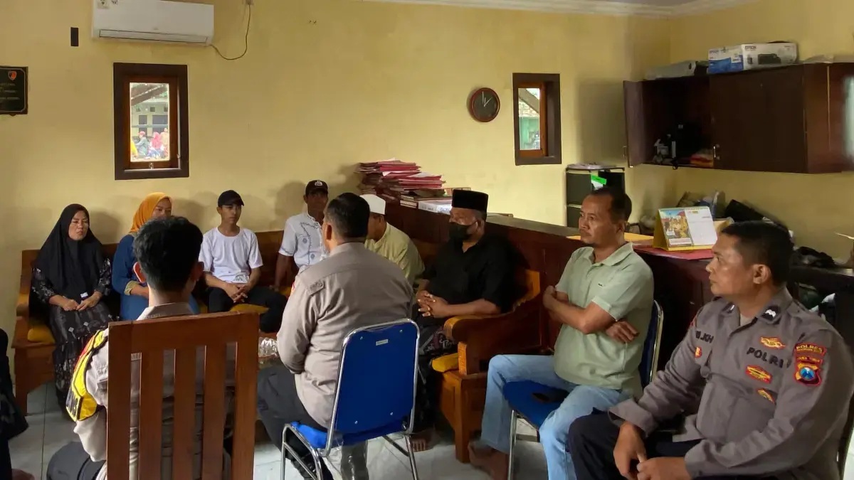 Rumah Kakek 80 tahun di Pasuruan diamuk Massa setelah ditulis menyantet tetangganya lewat mimpi. (Dokumentasi Polsek Lekok)