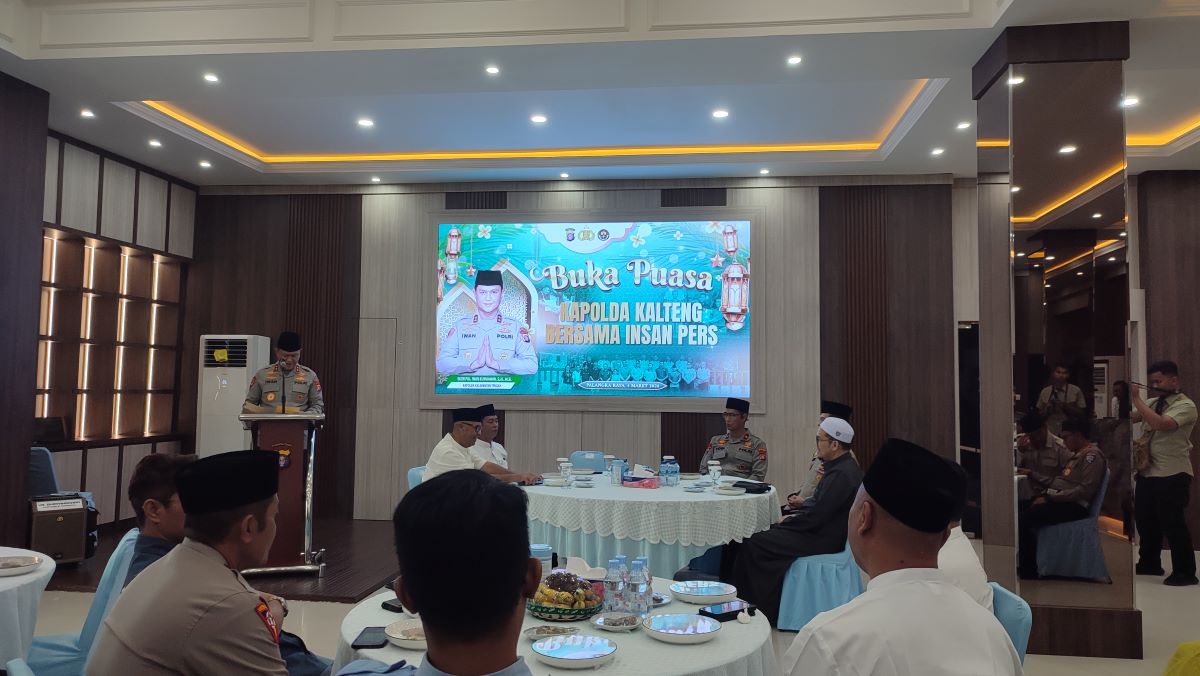 BUKBER : Kapolda Kalteng Irjen Pol Iwan Kurniawan menghadiri kegiatan buka puasa bersama insan pers yang digelar Bidang Hubungan Masyarakat (Bidhumas) Polda Kalteng, Rabu (4/3/2026). 