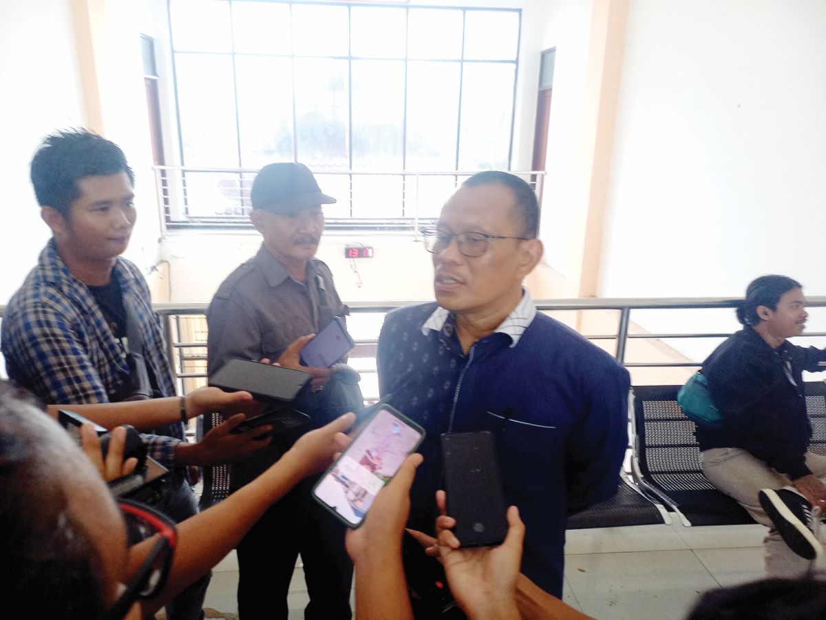 WAWANCARA: Sekda Seruyan Bahrun Abbas ketika dibicangi awak media, Kamis (5/3/2026). 