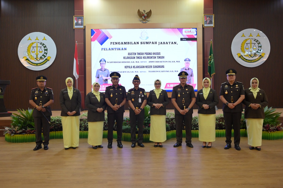 Kepala Kejaksaan Tinggi Kalimantan Tengah (Kajati Kalteng) Nurcahyo J.M. melantik dan mengambil sumpah jabatan Asisten Tindak Pidana Khusus (Aspidsus) serta Kepala Kejaksaan Negeri (Kajari) Sukamara 
