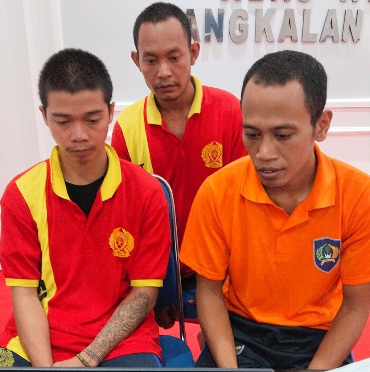 SIDANG: Tiga komplotan maling motor menjalani sidang putusan. 