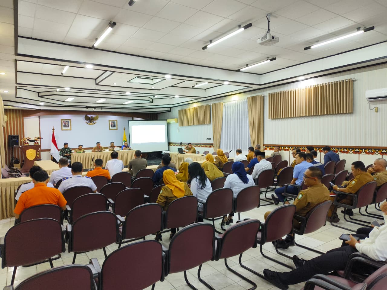 Rapat koordinasi lintas sektor dalam rangka mematangkan persiapan menghadapi perayaan Idulfitri 1447 Hijriah tahun 2026.  (Akbar/Radar Sampit)