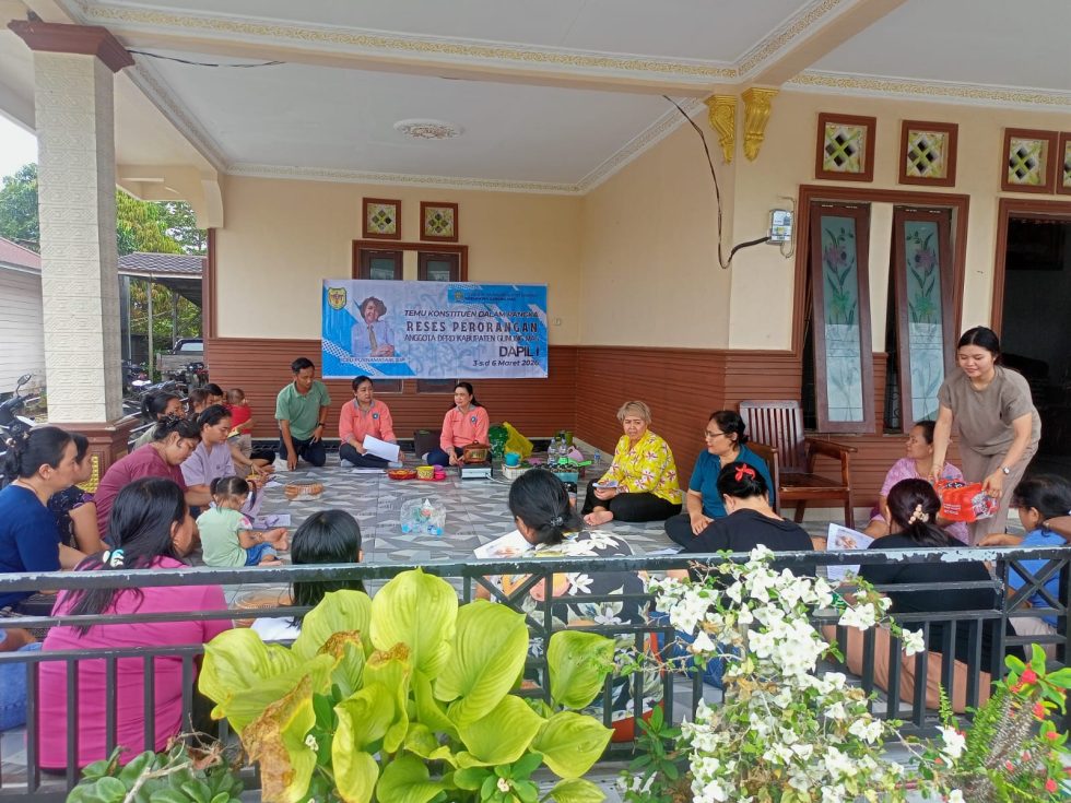 Suasana pelatihan pembuatan jamu kencur di Desa Tumbang Lampahung, Kecamatan Kurun, pekan lalu.