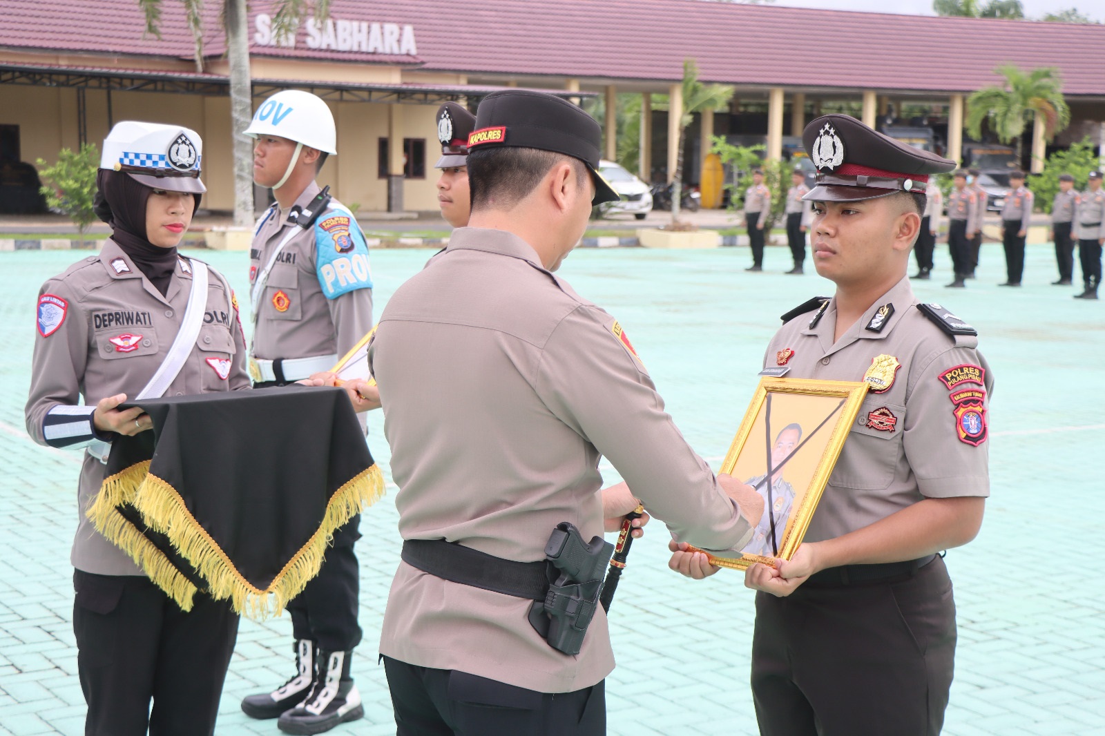 Upacara PTDH dipimpin langsung Kapolres Pulang Pisau AKBP Iqbal Sengaji.  
