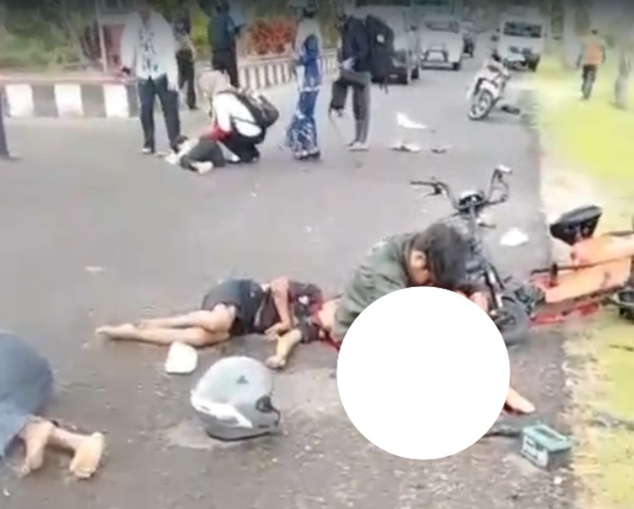 Kecelakaan lalu lintas beruntun terjadi di Jalan Ahmad Yani, tepat di depan Islamic Center Kuala Pembuang.