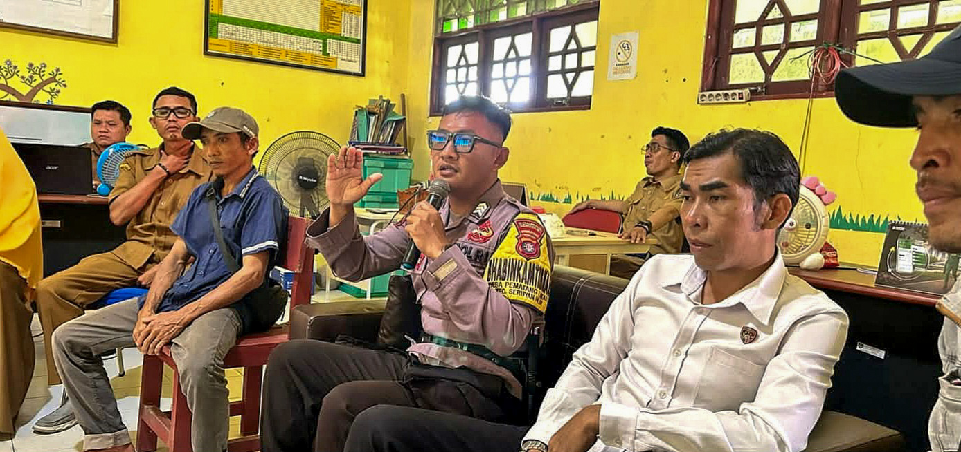 Unit Pelayanan Perempuan dan Anak (PPA) Satreskrim Polres Seruyan bersama Bhabinkamtibmas dan Dinas Sosial melakukan mediasi terhadap dua pihak yang bertikai. 