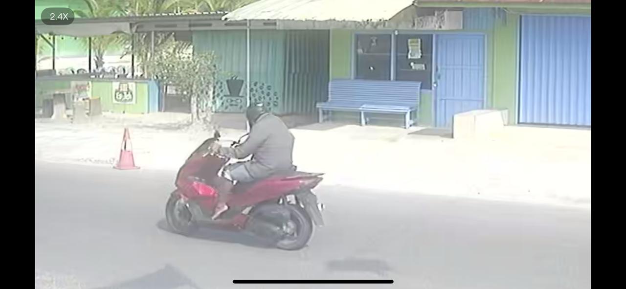 Pelaku pencurian terekam CCTV