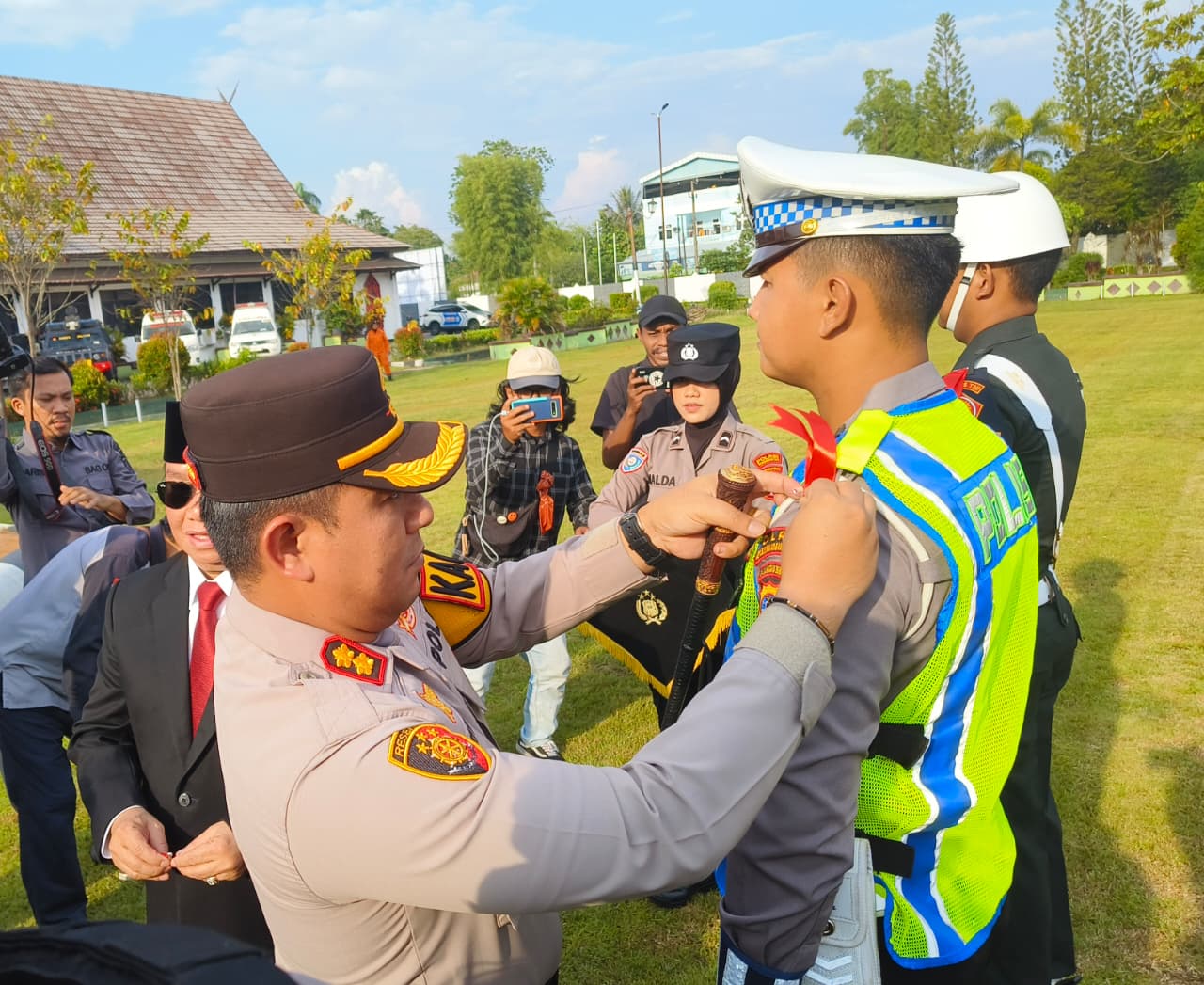 Apel Gelar Pasukan Operasi Ketupat Telabang 2026 yang digelar dihalaman kantor Bupati Kotim, Kamis (12/3).  (Akbar/Radar Sampit)