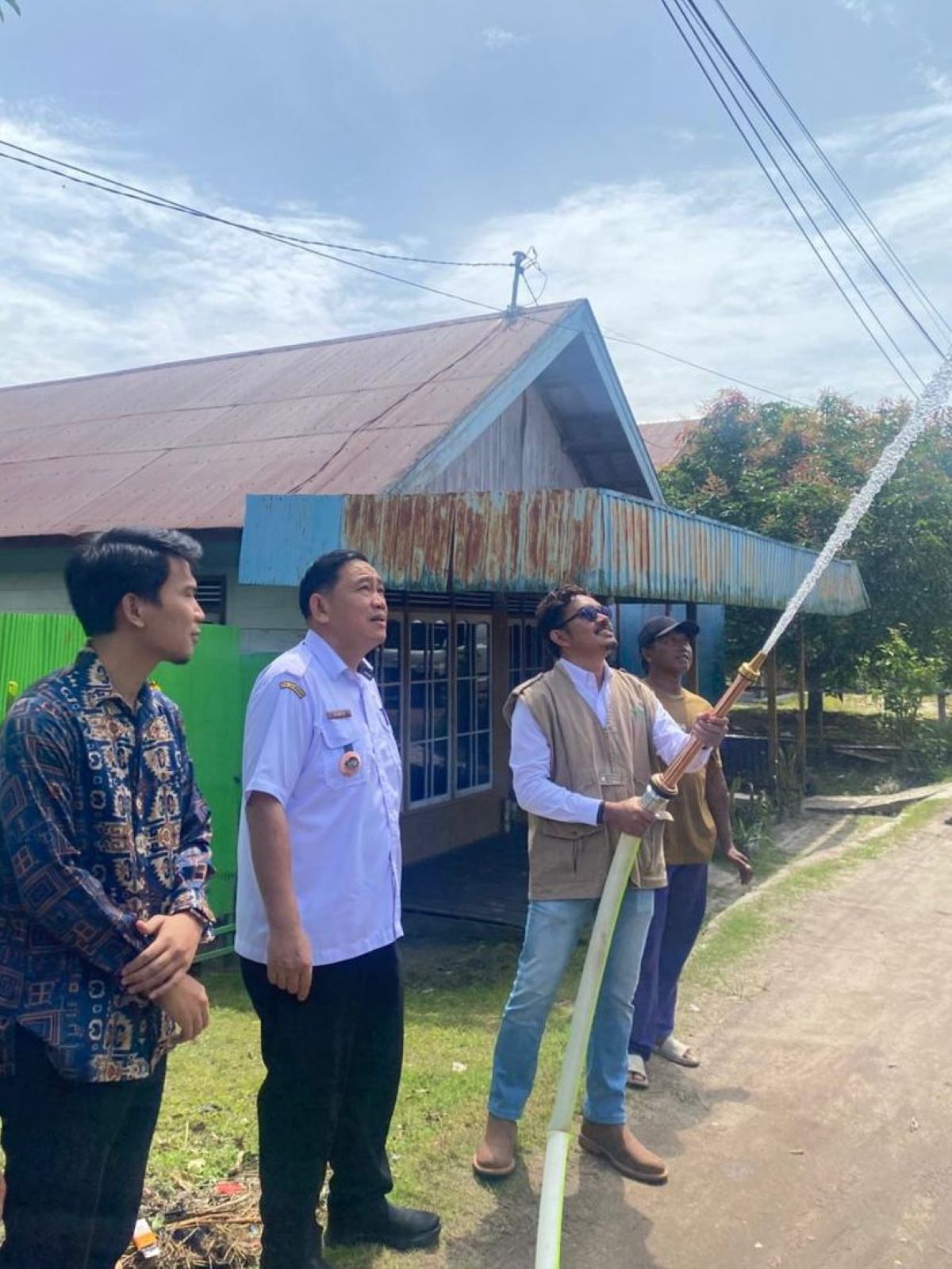 SIAGA BENCANA : PLN UIP Kalimantan Bagian Barat melalui UPP KLB 3 uji coba sumur bor di titik yang teridentifikasi sebagai area rawan kebakaran di wilayah Palangka Raya. 