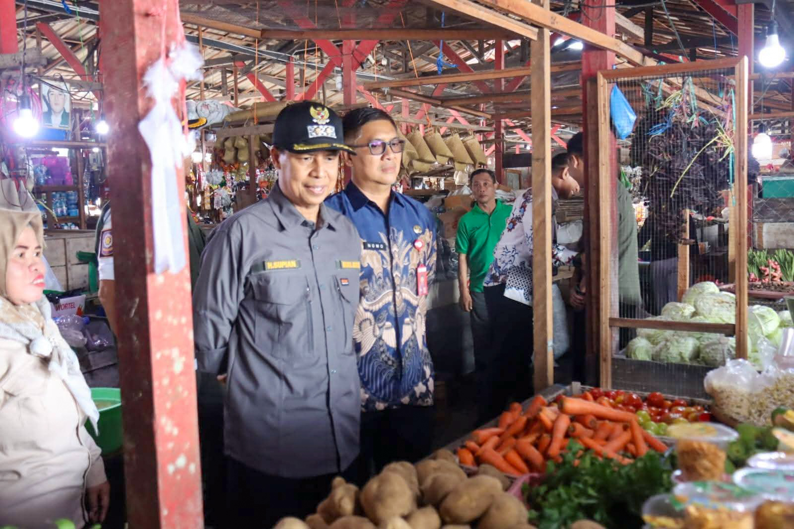 Wakil Bupati Seruyan Supian pantau harga dan ketersediaan bahan kebutuhan pokok penting menjelang Ramadan dan Idul Fitri 1447 H di Kuala Pembuang, Jumat (13/3).
