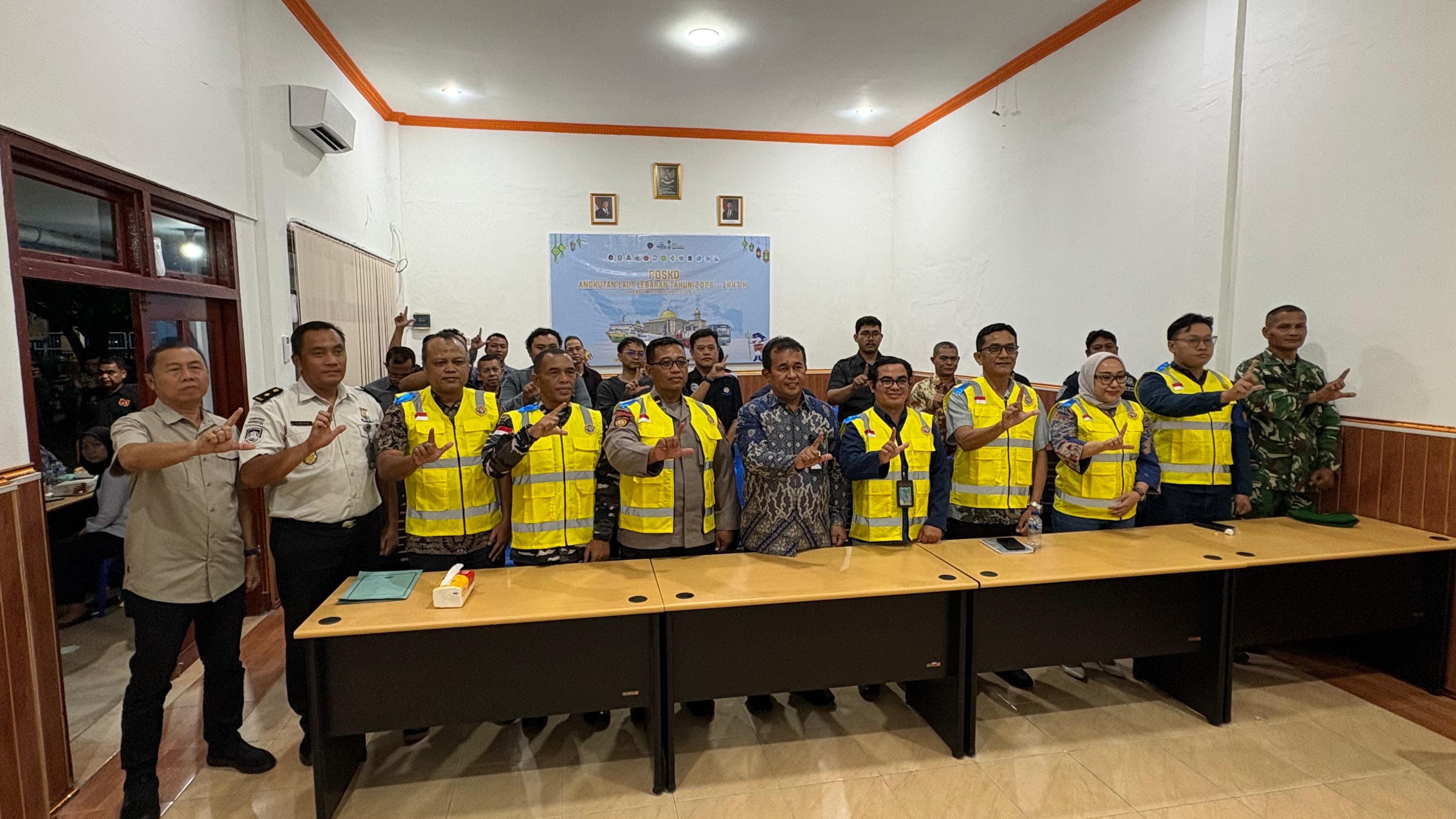 Foto bersama usia Pembukaan Posko Angkutan Lebaran 2026 di Sampit, Jumat (13/3).